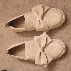 Skechers Cream and Rose Gold Bow Quilted Slip Ons